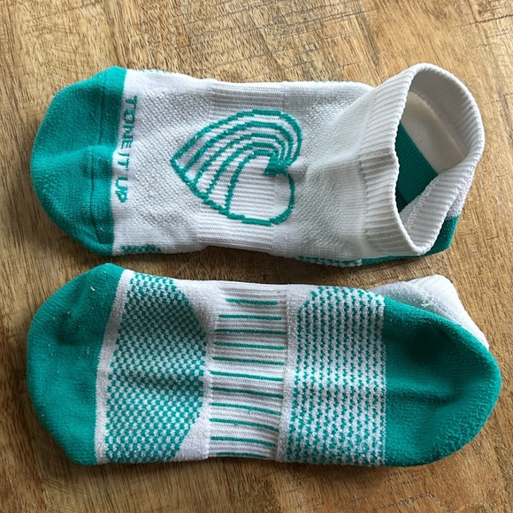 Tone It Up heart socks - Picture 3 of 3